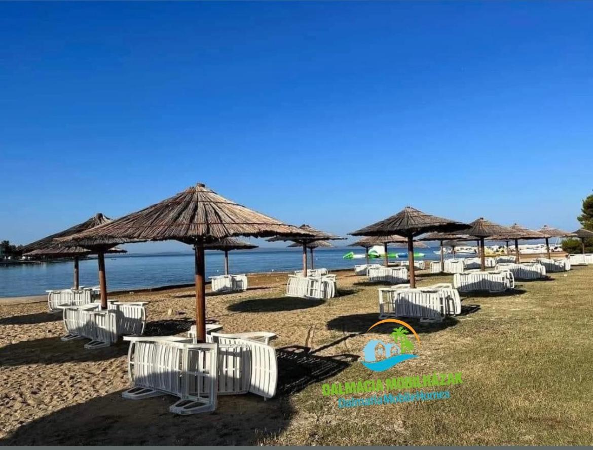 Dalmacia Mobile Homes And Caravans At The Beach Privlaka  Kültér fotó